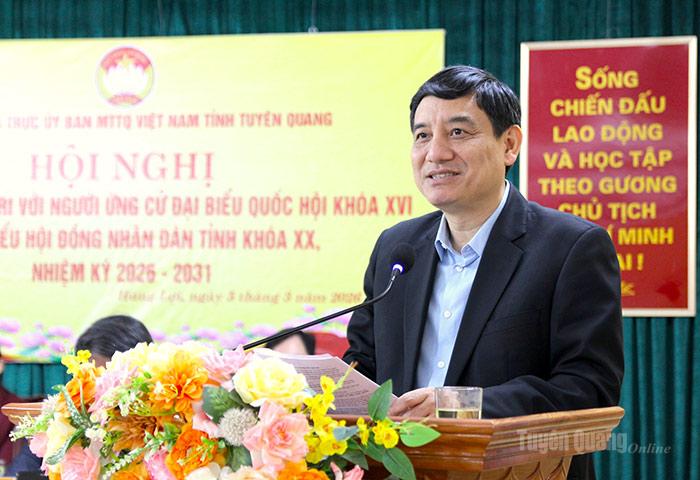 Đồng chí Nguyễn Đắc Vinh, Ủy viên Ủy ban Thường vụ Quốc hội, Chủ nhiệm Ủy ban Văn hóa và Xã hội của Quốc hội phát biểu tại hội nghị.