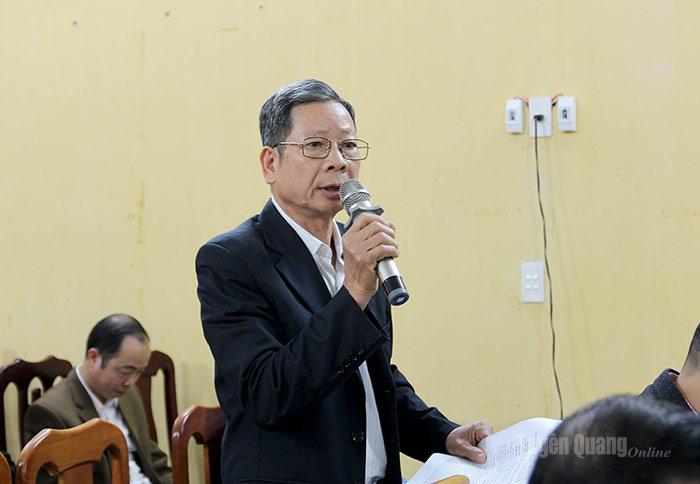 Cử tri xã Hùng Lợi phát biểu ý kiến tại hội nghị.