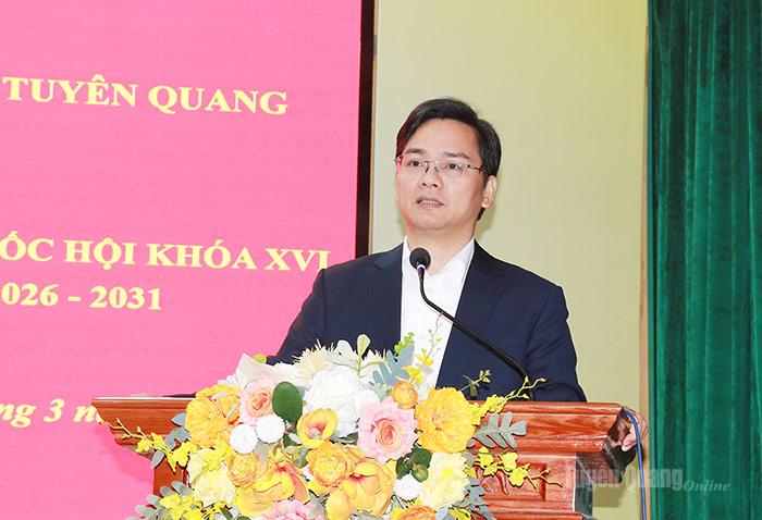 Ứng cử viên đại biểu HĐND tỉnh khóa XX Vũ Đình Hưng, Ủy viên Ban Chấp hành Đảng bộ tỉnh, Giám đốc Sở Giáo dục và Đào tạo trình bày chương trình hành động cá nhân.