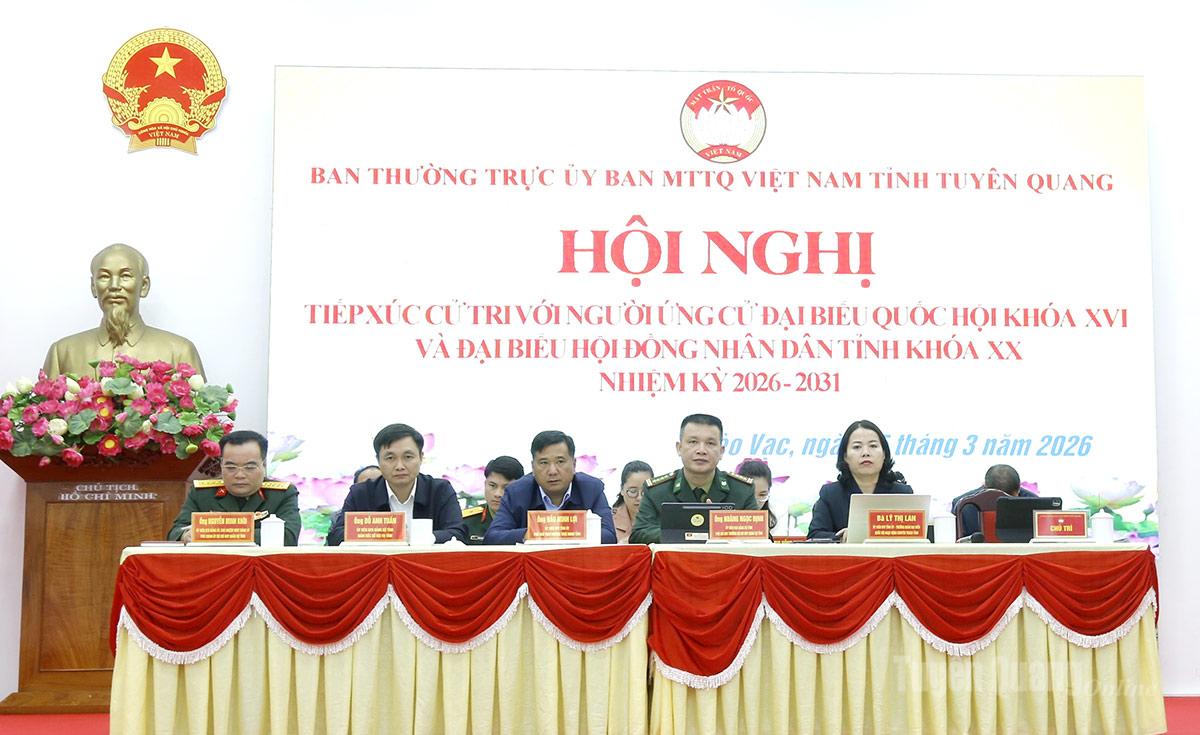 Các ứng cử viên đại biểu Quốc hội và đại biểu HĐND tỉnh tiếp xúc cử tri xã Mèo Vạc.