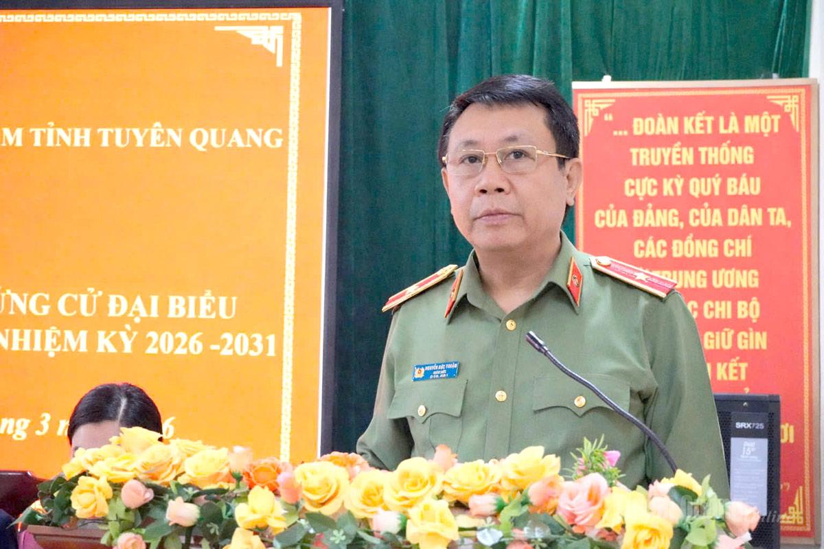 Thiếu tướng Nguyễn Đức Thuận, Uỷ viên Ban Thường vụ Tỉnh ủy, Giám đốc Công an tỉnh phát biểu tại Hội nghị.