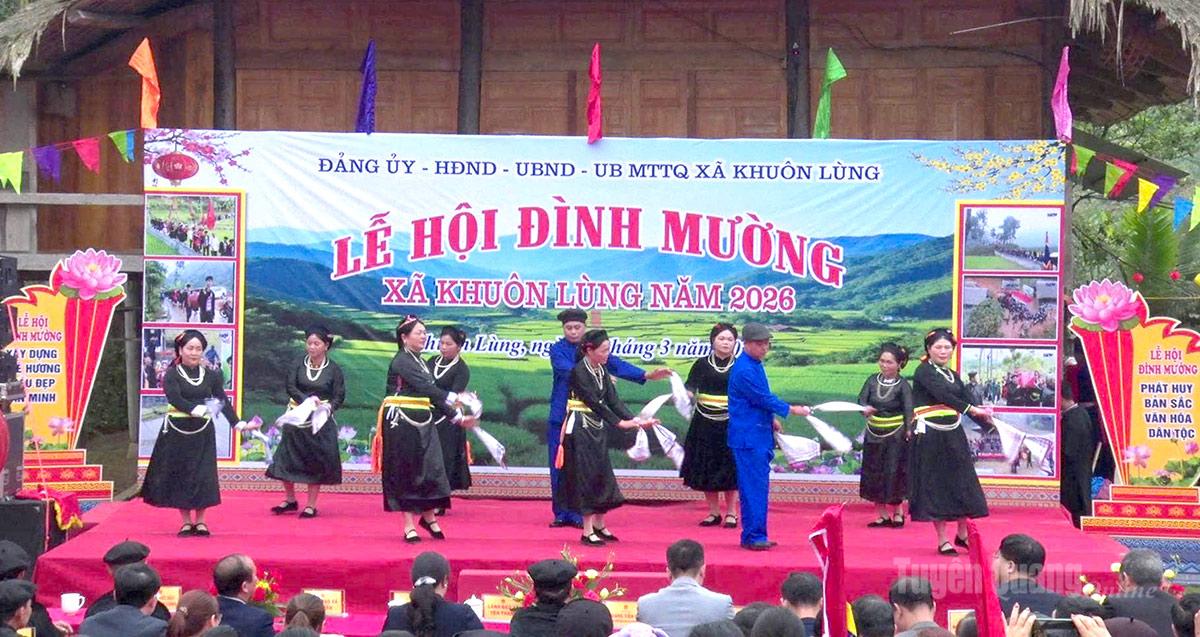  Tiết mục văn nghệ mang đậm bản sắc của các nghệ nhân dân gian xã Khuôn Lùng tại Lễ hội