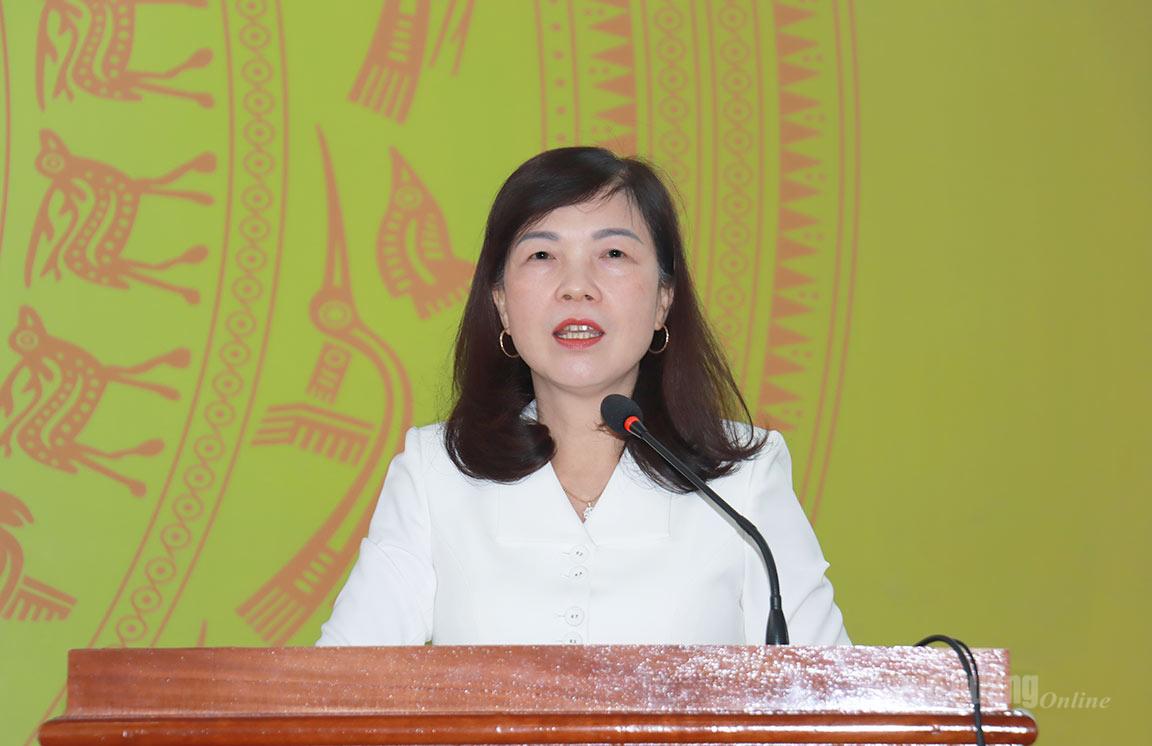 Đồng chí Phạm Thị Minh Xuân, Phó Chủ tịch HĐND tỉnh trình bày chương trình hành động cá nhân.