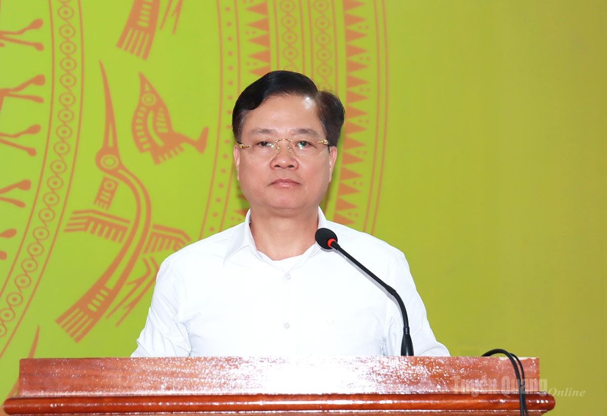 Đồng chí Trần Quang Minh, Trưởng Ban Tổ chức Tỉnh ủy trình bày chương trình hành động cá nhân.