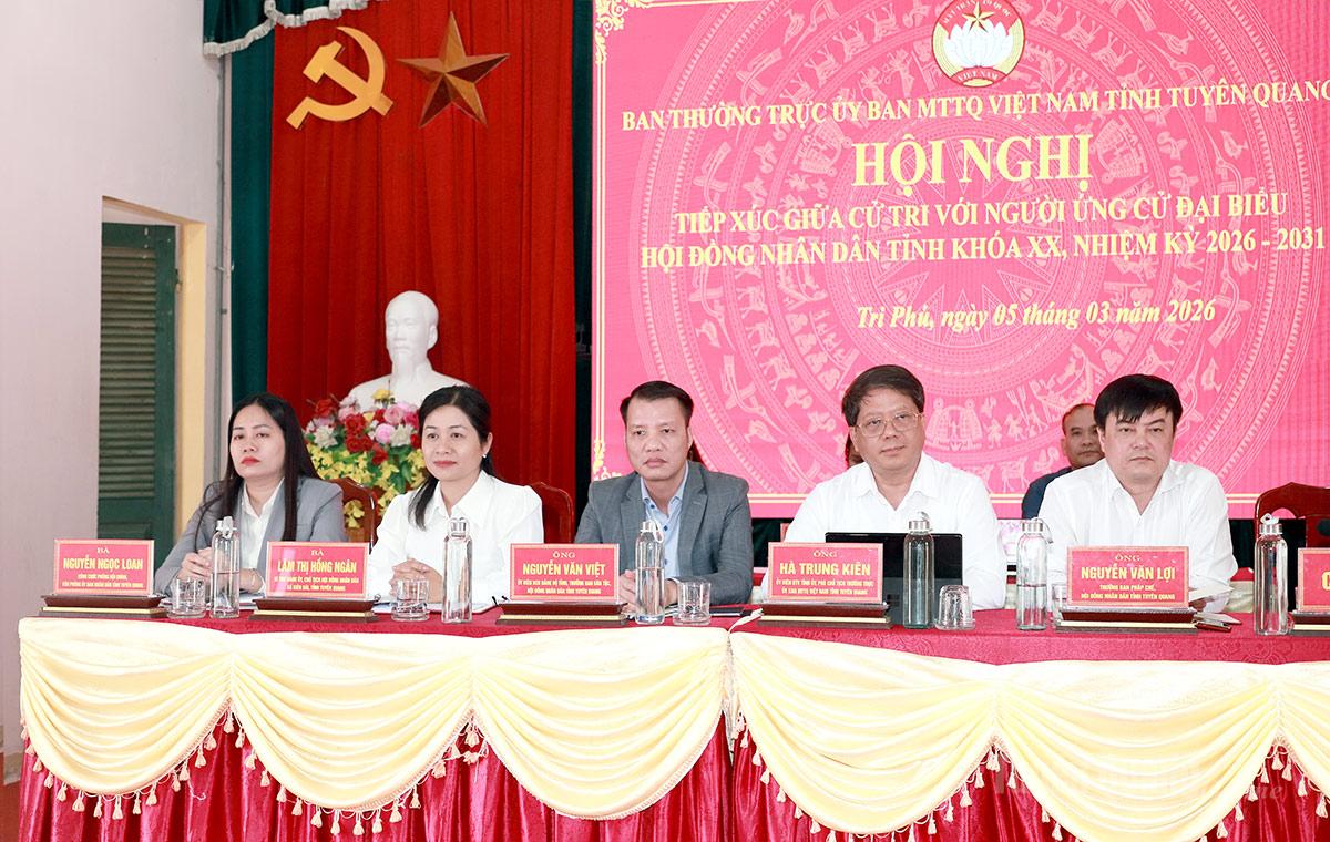 Các ứng cử viên đại biểu HĐND tỉnh tiếp xúc cử tri vận động bầu cử tại xã Tri Phú.