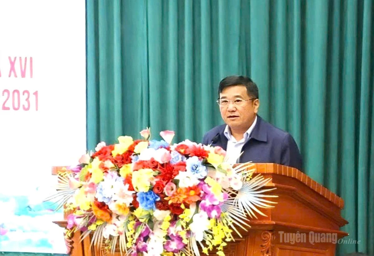 Ứng cử viên HĐND tỉnh Hầu Minh Lợi trình bày chương trình hành động trước cử tri