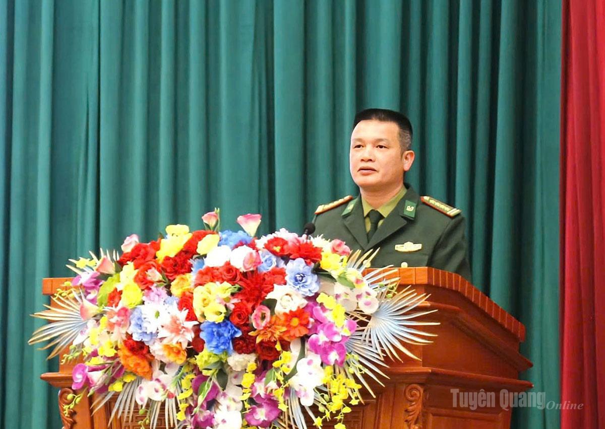 Ứng cử viên đại biểu Quốc hội Hoàng Ngọc Định trình bày chương trình hành động trước cử tri xã Đồng Văn