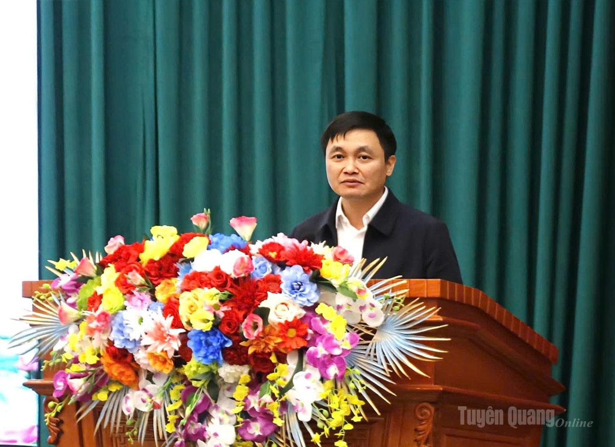  Ứng cử viên HĐND tỉnh Đỗ Anh Tuấn trình bày chương trình hành động.