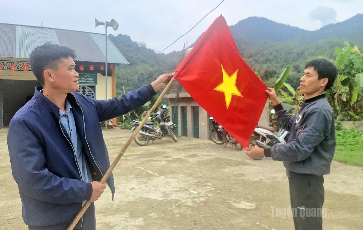 Sự góp mặt của những cán bộ cơ sở chuẩn bị cho ngày bầu cử giúp công tác chuẩn bị bầu cử tại khu vực bỏ phiếu số 3, xã Thượng Nông bảo đảm an toàn, đúng tiến độ.