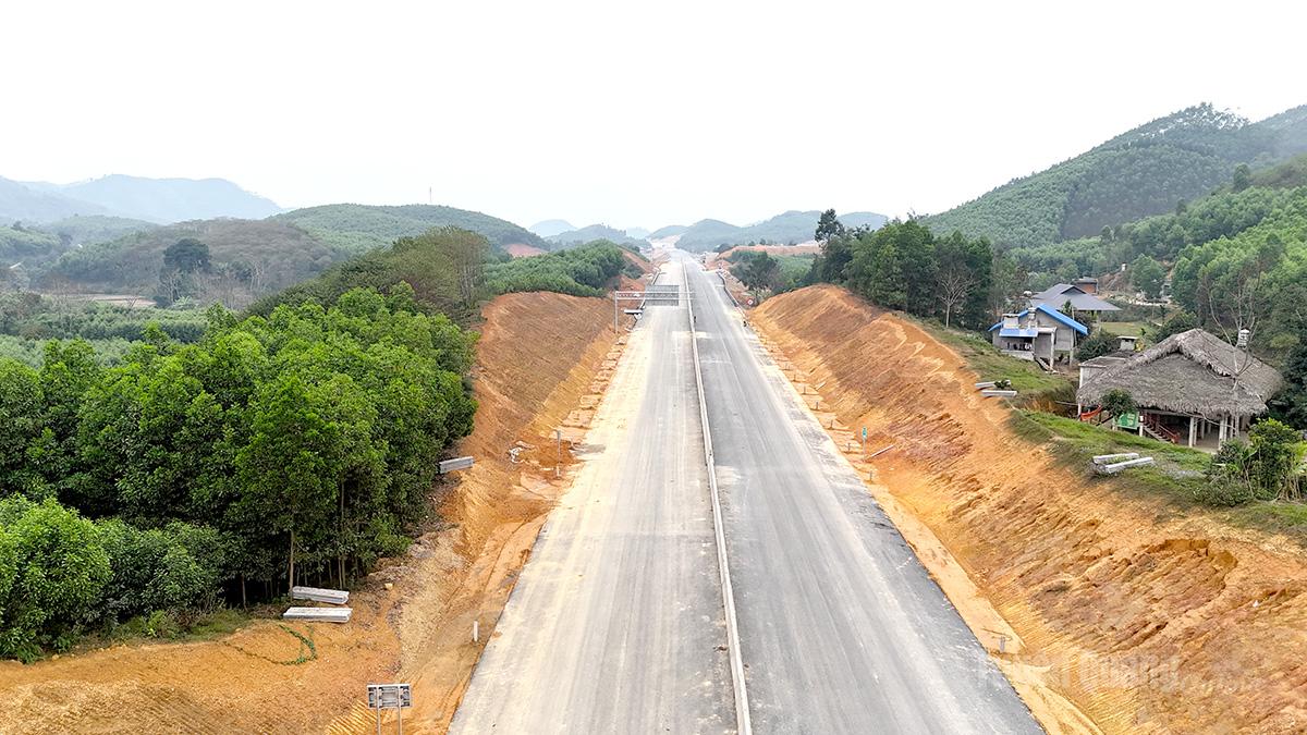 Cao tốc Tuyên Quang - Hà Giang là hạ tầng giao thông chính của trục động lực phát triển.
