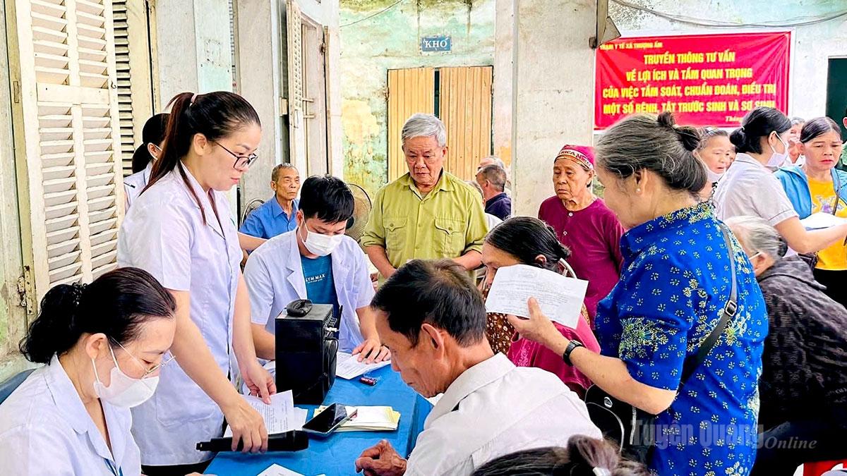 Người dân trên địa bàn xã Yên Sơn được khám sàng lọc phát hiện bệnh lao.