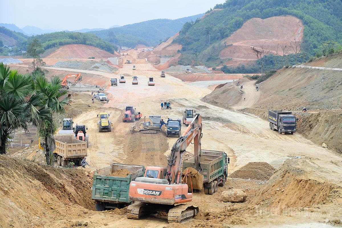Hình hài Cao tốc Tuyên Quang - Hà Giang đang hiện hữu từng ngày.