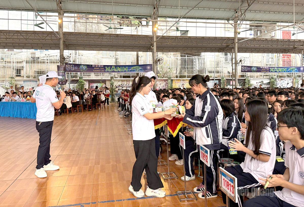 Học sinh trường THPT Tân Trào tham gia các hoạt động khởi động Chiến dịch Giờ Trái đất năm 2026.