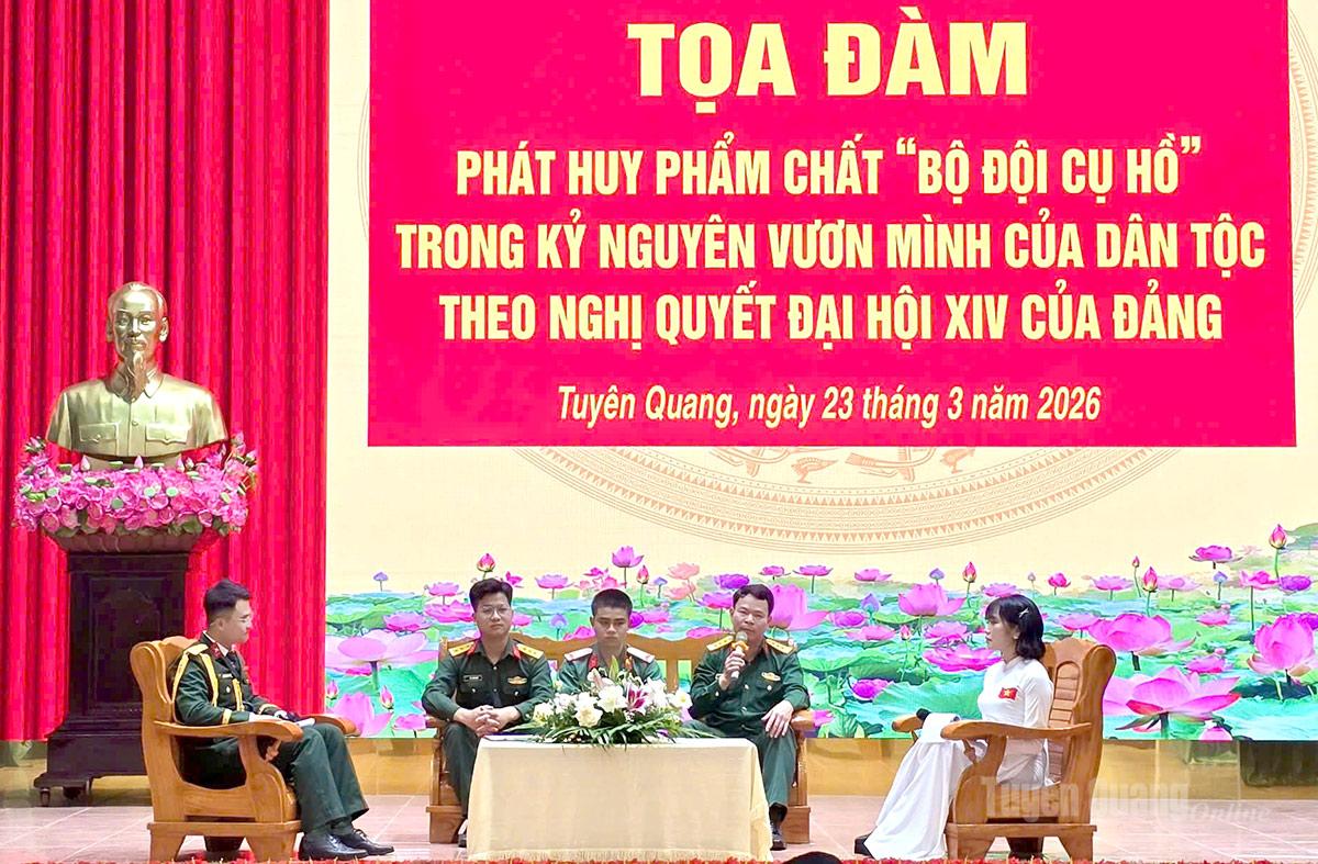 Các đại biểu trao đổi tại buổi tọa đàm.