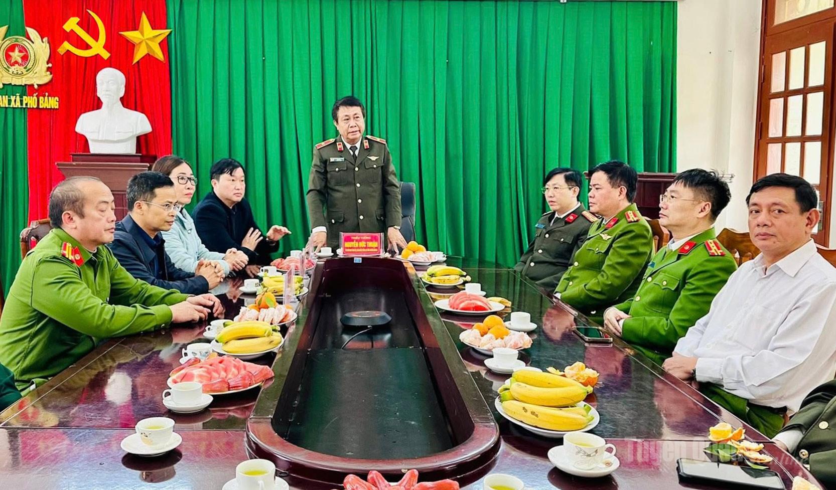 Đồng chí Thiếu tướng Nguyễn Đức Thuận, Giám đốc Công an tỉnh phát biểu tại buổi làm việc