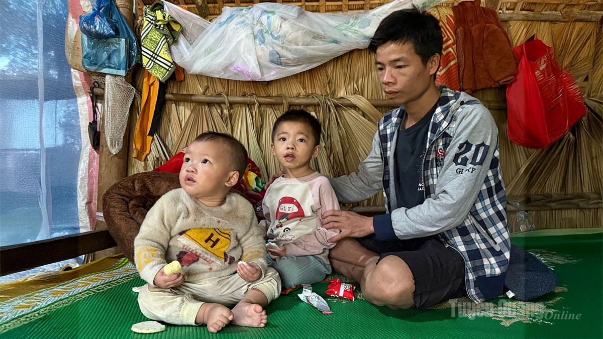 Ba bố con anh Hoàng Văn Nhâm, thôn Chương, xã Hùng Lợi.