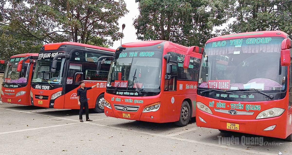 Dịch vụ vận tải gặp khó khăn khi giá xăng, dầu tăng cao.