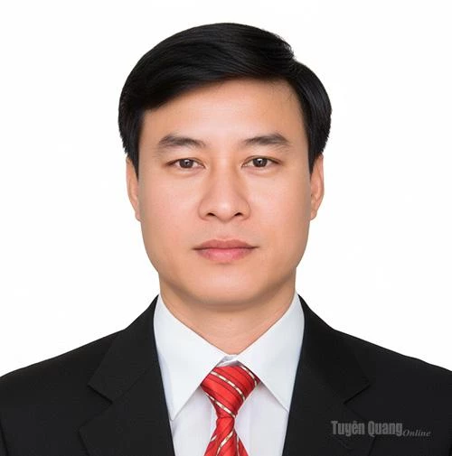 Đồng chí Trần Văn Bút, Phó Bí thư Đảng ủy, Chủ tịch UBND xã Sơn Thủy