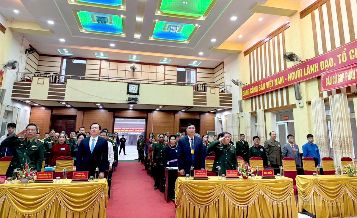 Đồng chí Phùng Tiến Quân, Ủy viên Ban Thường vụ Tỉnh ủy, Trưởng ban Nội chính Tỉnh ủy tham gia bầu cử tại khu vực bầu cử số 35, xã Chiêm Hoá