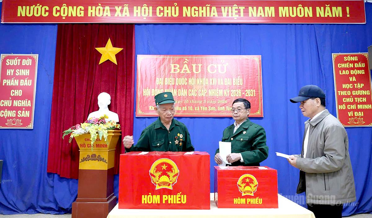 Tính đến 10h, tỷ lệ cử tri toàn xã Yên Sơn tham gia bầu cử đạt 90%, riêng khu vực bỏ phiếu số 01 gồm các thôn Cây Nhãn, Đồng Trò đã đạt 100% tỷ lệ cử tri đi bầu cử - Ảnh: Minh Thuỷ