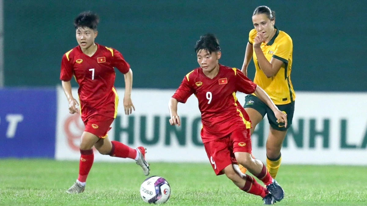 Một pha kiến tạo của tiền đạo Ngọc Minh Chuyên.