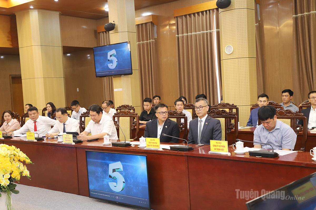 Các nhà đầu tư dự hội nghị.