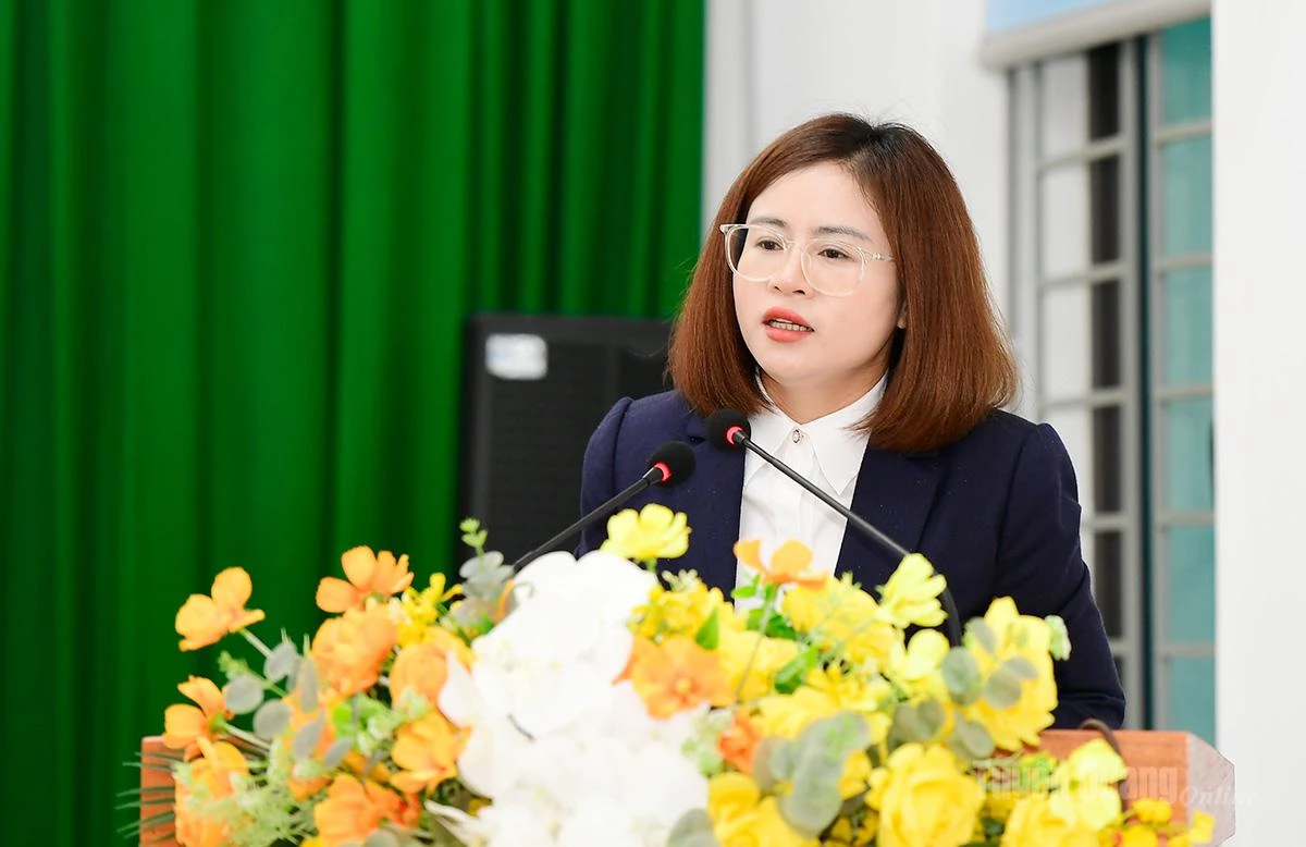 Ứng cử viên đại biểu Quốc hội Nguyễn Việt Hà, Giám đốc Ngân hàng Nông nghiệp và Phát triển nông thôn Việt Nam - Chi nhánh Tuyên Quang trình bày chương trình hành động cá nhân.