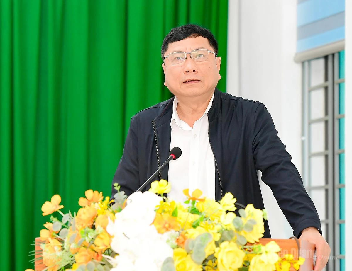 Ứng cử viên đại biểu HĐND tỉnh Phùng Tiến Quân, Ủy viên Ban Thường vụ Tỉnh ủy, Trưởng Ban Nội chính Tỉnh ủy trình bày chương trình hành động cá nhân.