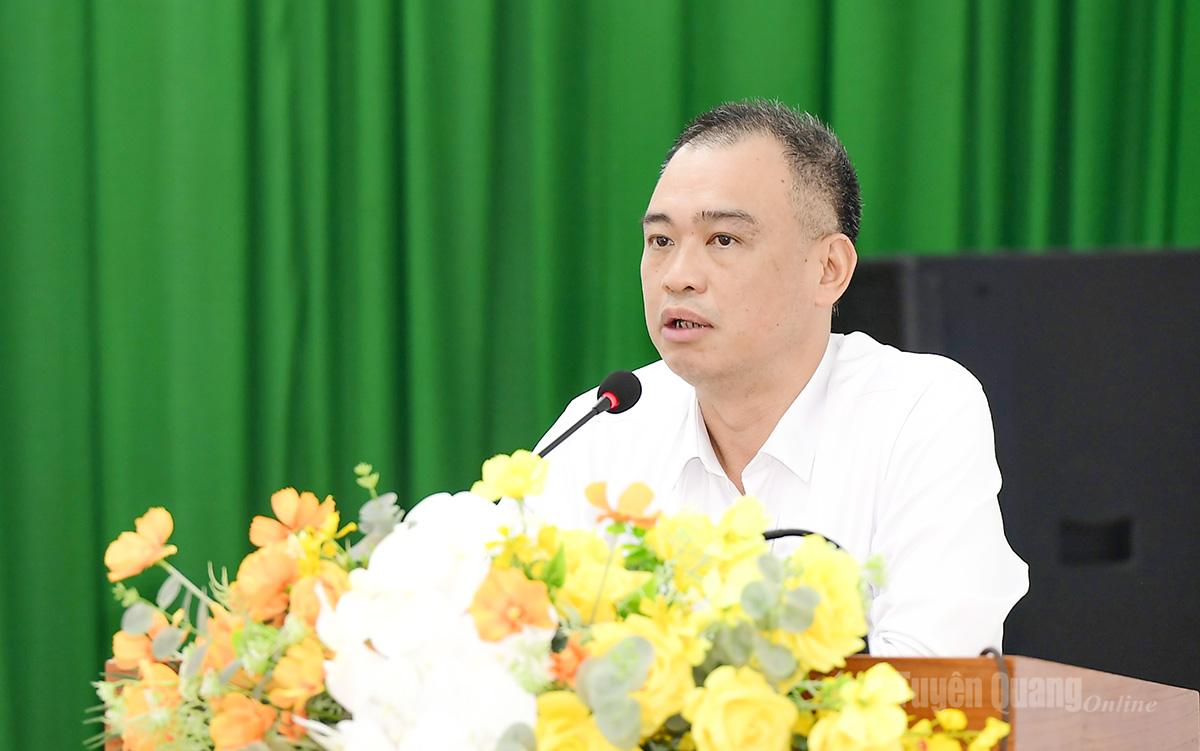 Ứng cử viên đại biểu HĐND tỉnh Lý Ngọc Thanh, Phó Trưởng ban Pháp chế, HĐND tỉnh trình bày chương trình hành động cá nhân.