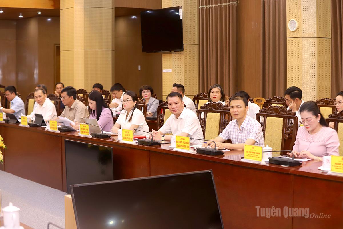 Lãnh đạo Đảng uỷ UBND tỉnh và các ban HĐND tỉnh dự hội nghị.