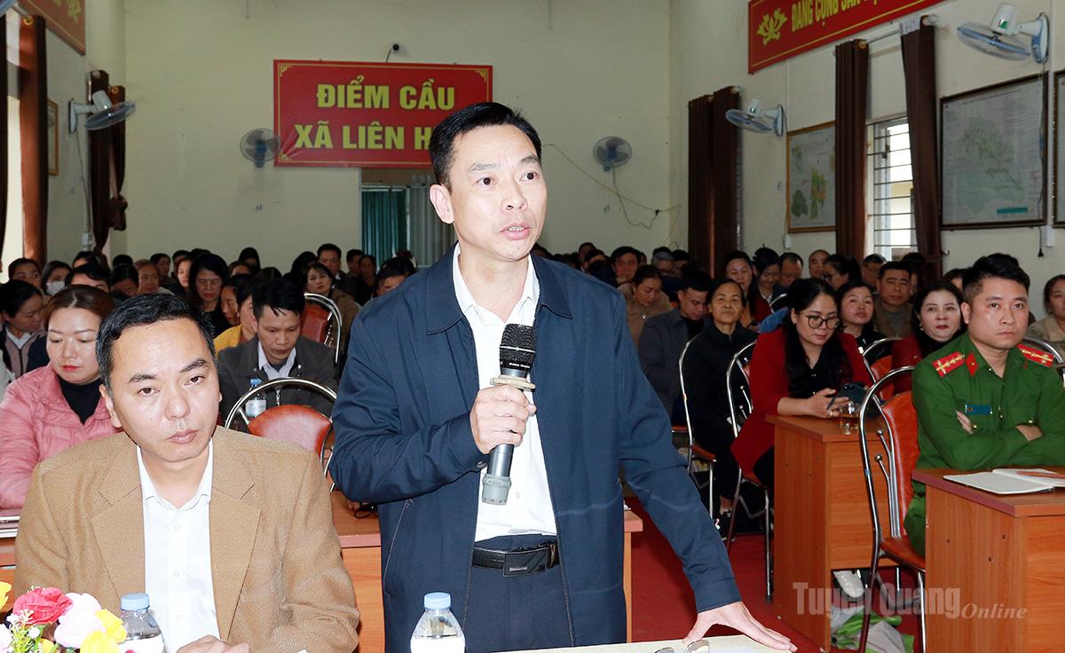 Cử tri xã Liên Hiệp có ý kiến, kiến nghị với các ứng cử viên.