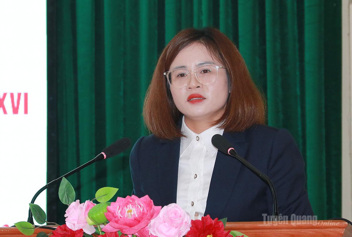 Ứng cử viên đại biểu Quốc hội khóa XVI Nguyễn Việt Hà, Giám đốc Chi nhánh Agribank Tuyên Quang trình bày chương trình hành động cá nhân.