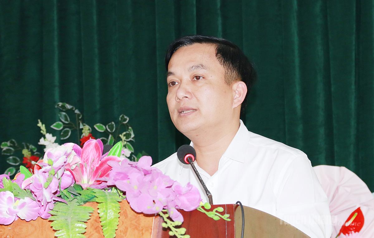 Ứng cử viên đại biểu Quốc hội khóa XVI Hoàng Trọng Trường, Bí thư Chi bộ, Giám đốc Trung tâm khuyến nông tỉnh Tuyên Quang trình bày chương trình hành động cá nhân.