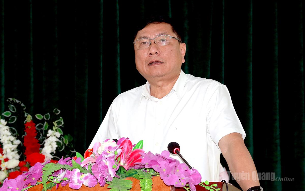 Ứng cử viên đại biểu HĐND tỉnh khóa XX Phùng Tiến Quân, Ủy viên Ban Thường vụ Tỉnh ủy, Trưởng ban Nội chính Tỉnh ủy trình bày chương trình hành động cá nhân.