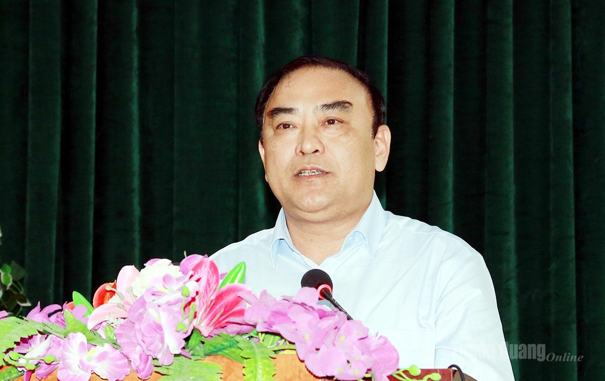 Ứng cử viên đại biểu Quốc hội khóa XVI Bàn Văn Trọng, Phó Bí thư Thường trực Đảng ủy, Chủ tịch HĐND xã Kim Bình trình bày chương trình hành động cá nhân.