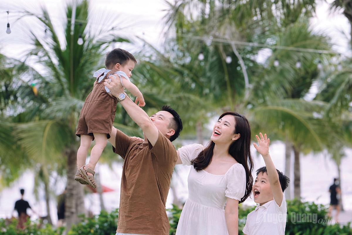 Gia đình hạnh phúc là nền tảng để xây dựng xã hội hạnh phúc.                                Bài, ảnh: Thúy Nga