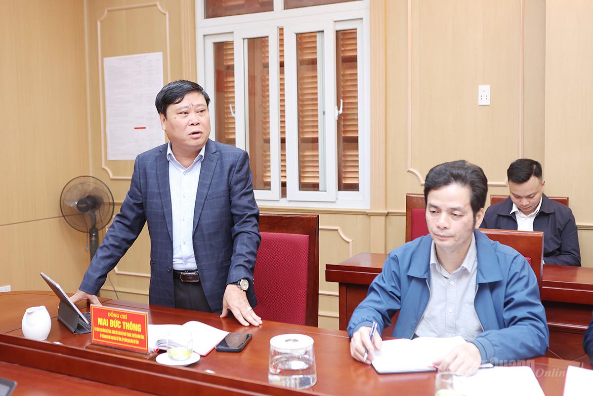 Đồng chí Mai Đức Thông, Ủy viên BCH Đảng bộ tỉnh, Giám đốc Báo và phát thanh, truyền hình Tuyên Quang, Ủy viên Ban Chỉ đạo bầu cử tỉnh, Ủy viên Ủy ban bầu cử tỉnh phát biểu tại buổi làm việc.