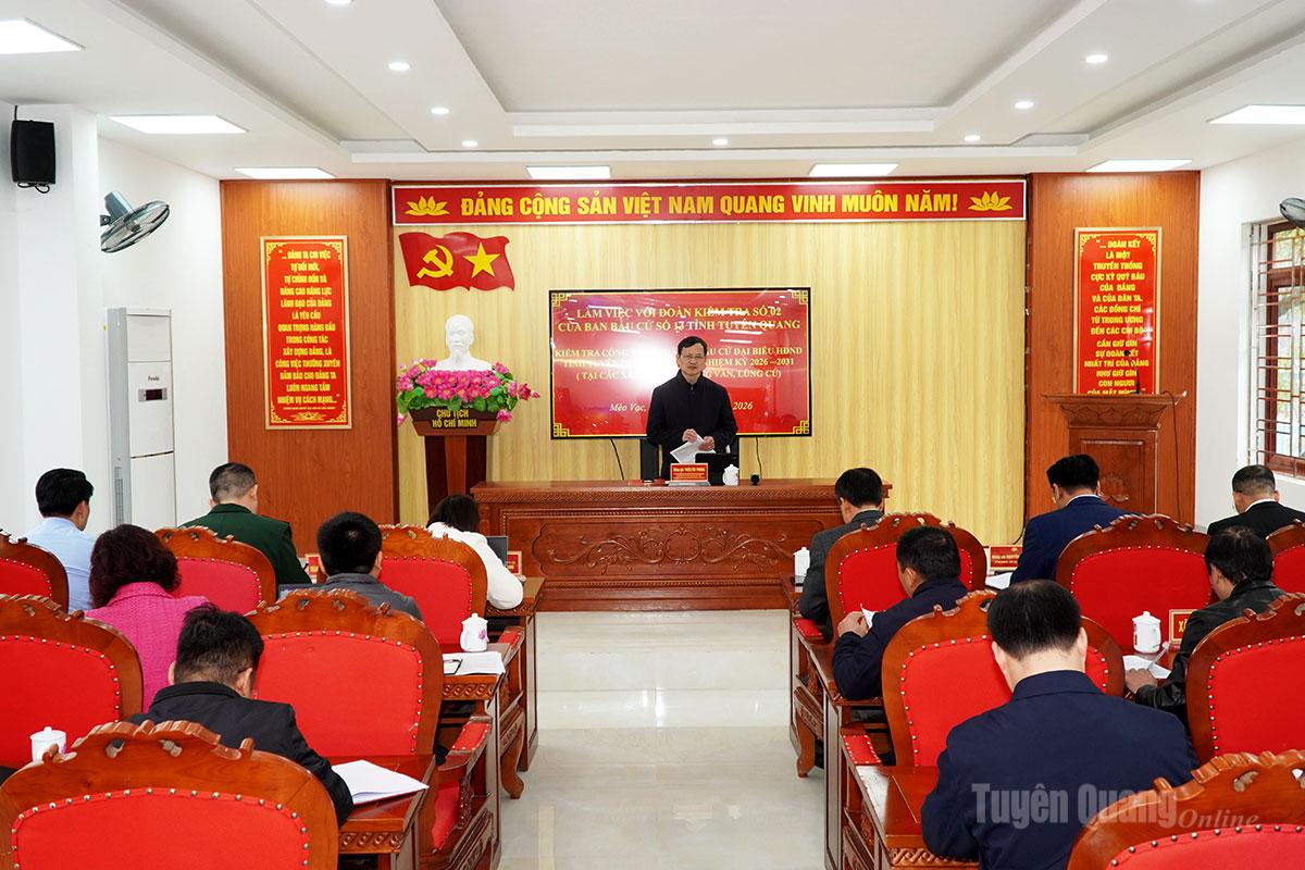 Đồng chí Triệu Tài Phong, Chủ tịch Liên đoàn Lao động tỉnh phát biểu tại buổi kiểm tra.