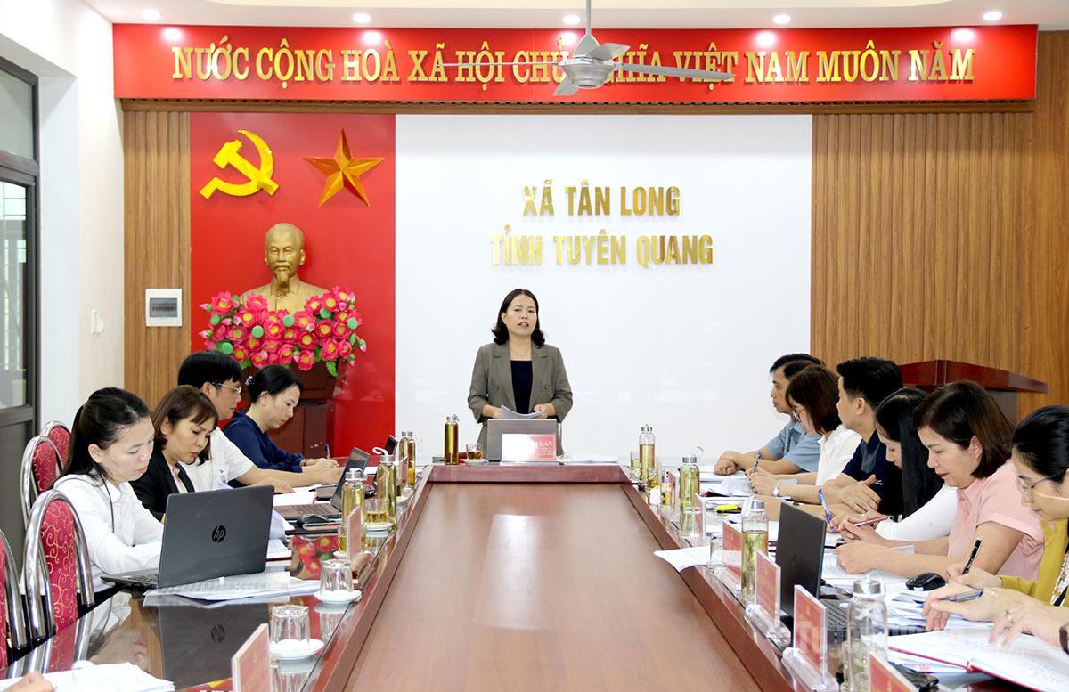 Đồng chí Lý Thị Lan, Ủy viên Ban Thường vụ Tỉnh ủy, Trưởng Đoàn đại biểu Quốc hội khóa XV tỉnh Tuyên Quang chủ trì buổi làm việc với Ban Thường vụ Đảng ủy xã Tân Long.