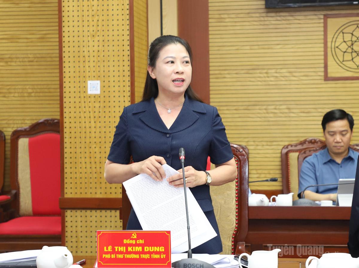 Đồng chí Phó Bí thư Thường trực Tỉnh ủy Lê Thị Kim Dung phát biểu tại hội nghị.