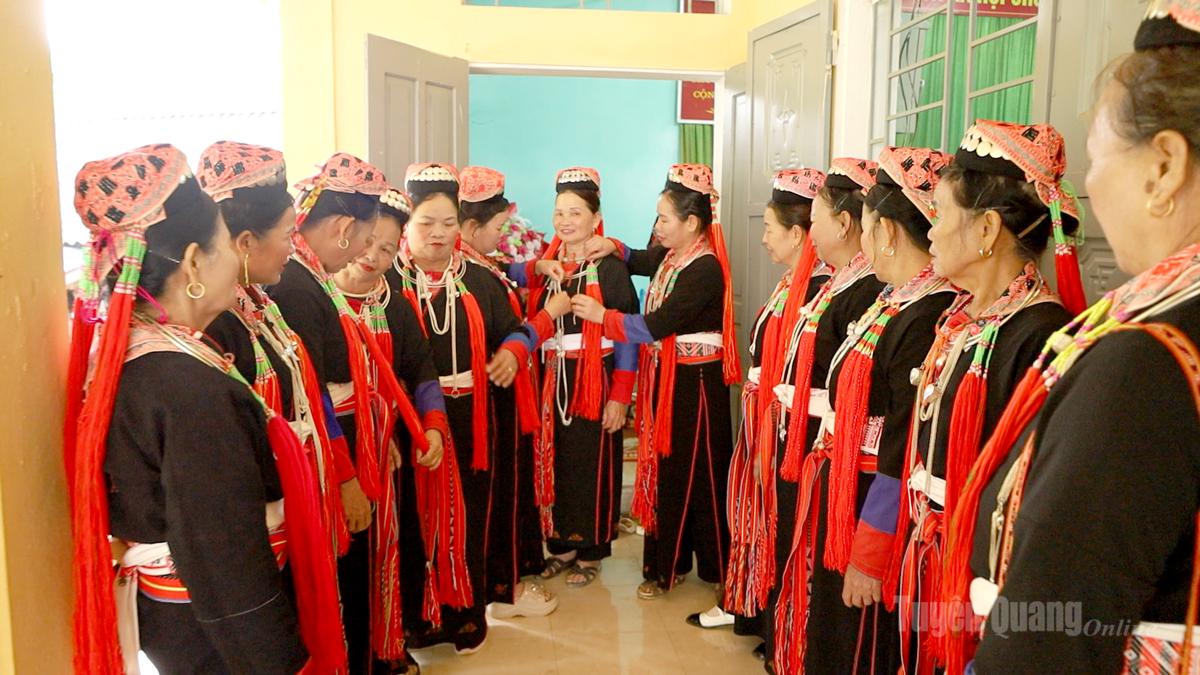 The preservation of ethnic minority culture in connection with tourism development is currently regarded as a sound approach to safeguarding and promoting the cultural values of ethnic communities in Tuyen Quang.