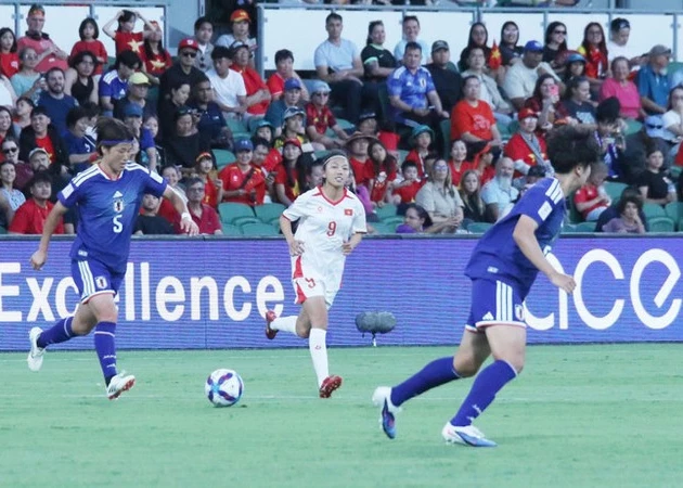 Huynh Nhu and her teammates failed to produce a surprise against Japan’s women’s team. (Photo: VFF)