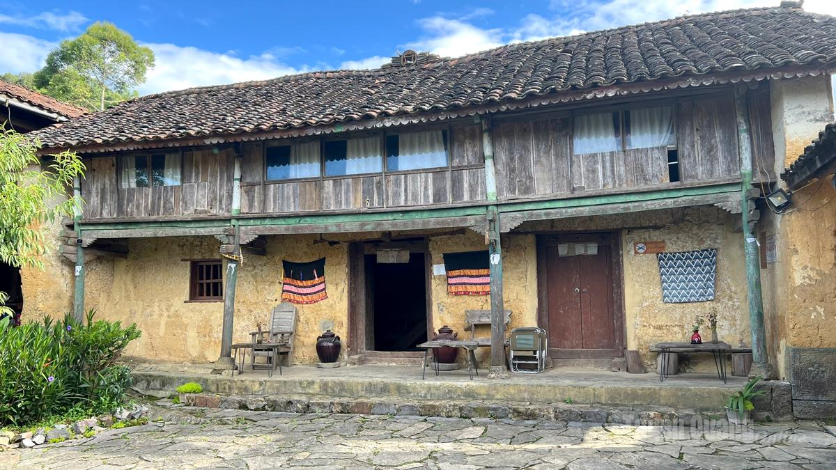 Một ngôi nhà cổ ở Lô Lô Chải.