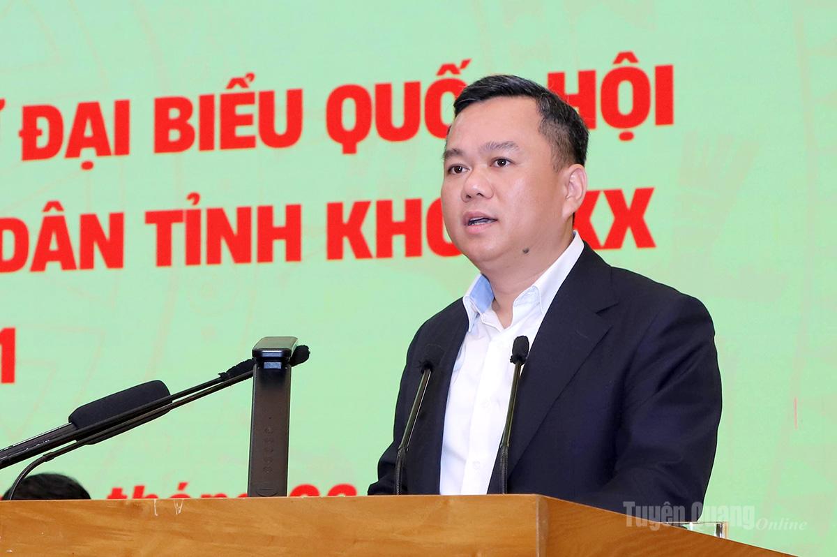 Đồng chí Đỗ Hùng Đức, Ủy viên Ban Chấp hành Đảng bộ tỉnh, Bí thư Đảng ủy phường Minh Xuân ứng cử đại biểu HĐND tỉnh trình bày chương trình hành động.