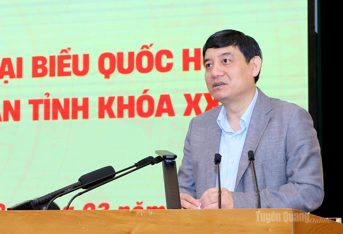 Ông Nguyễn Đắc Vinh, Ủy viên Ban Chấp hành Trung ương Đảng, Ủy viên Ủy Ban Thường vụ Quốc hội, Chủ nhiệm Ủy ban Văn hoá và Xã hội của Quốc hội trình bày chương trình hành động.