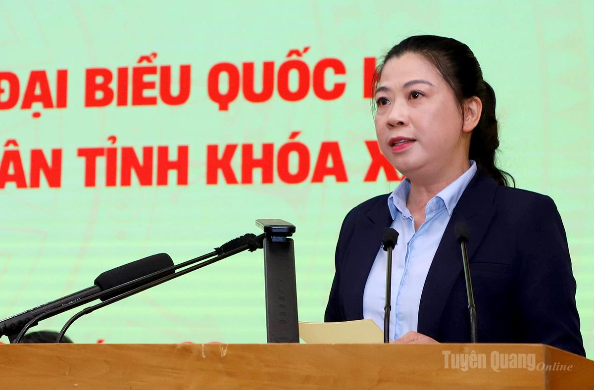 Đồng chí Lê Thị Kim Dung, Phó Bí thư Thường trực Tỉnh ủy, Bí thư Đảng ủy các cơ quan Đảng tỉnh, ứng cử Đại biểu Quốc hội (đơn vị bầu cử số 1) trình bày chương trình hành động.