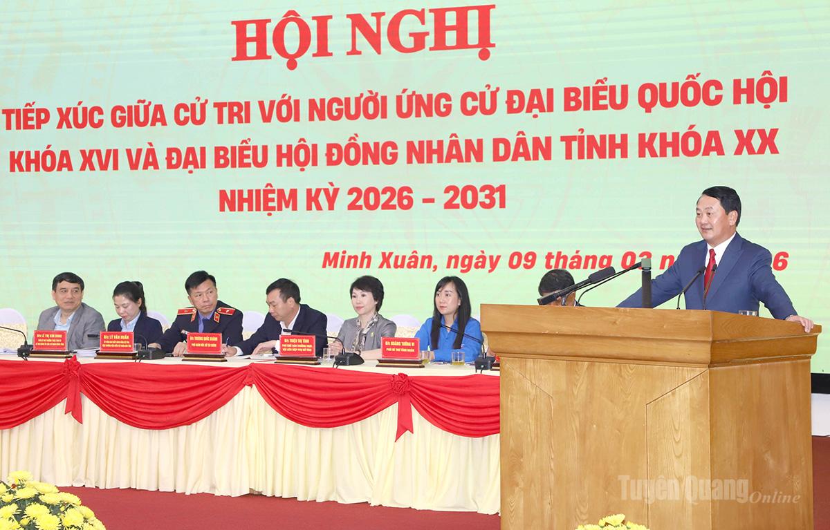 Đồng chí Hầu A Lềnh, Ủy viên Ban Chấp hành Trung ương Đảng, Bí thư Tỉnh uỷ thay mặt các ứng cử đại biểu Quốc hội và HĐND tiếp thu các ý kiến cử tri.