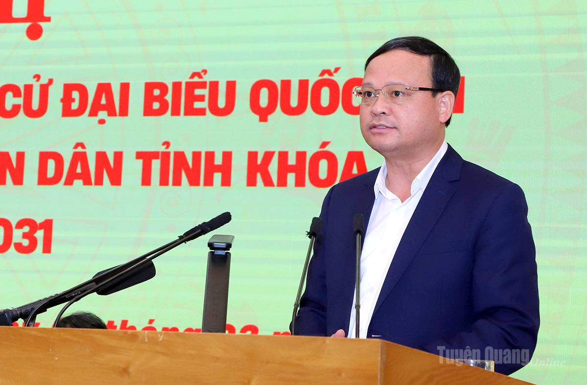 Đồng chí Nguyễn Mạnh Tuấn, Ủy viên Ban Thường vụ Tinh ủy, Phó Chủ tịch Thường trực UBND tỉnh ứng cử đại biểu HĐND tỉnh (đơn vị bầu cử số 3) trình bày chương trình hành động.