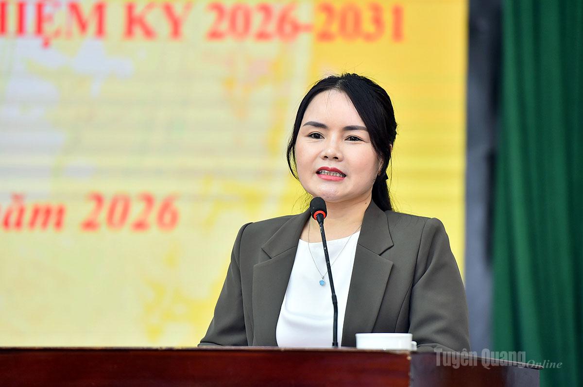 Đồng chí Nguyễn Thị Thanh Huyền, Bí thư Đảng ủy xã Sơn Dương phát biểu tại hội nghị.