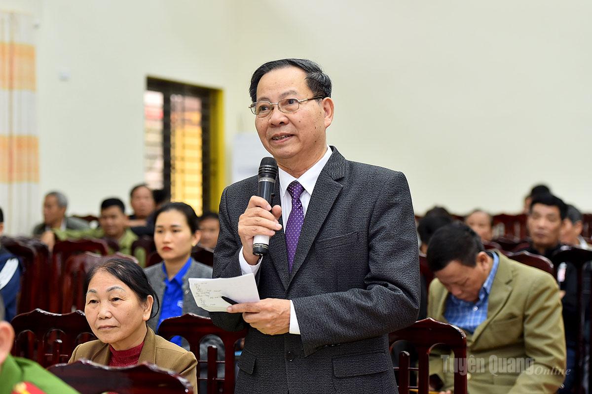 Cử tri xã Sơn Dương phát biểu tại hội nghị.